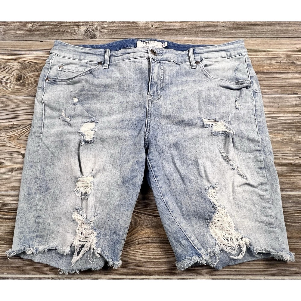 Torrid Denim Distressed Cut Off Bermuda Shorts Womens Size 18 Light Blue Stretch